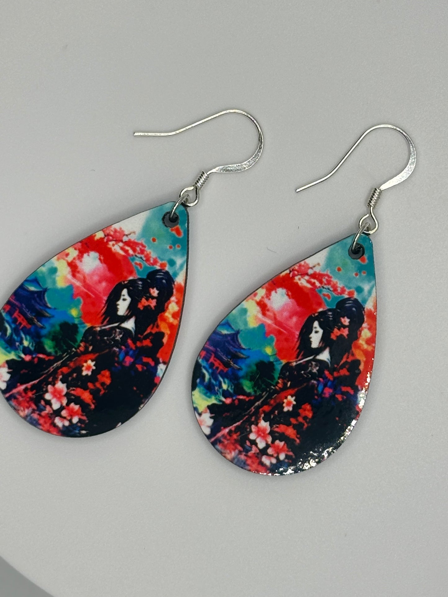 Exquisite Geisha Earrings: Add a touch of Oriental Elegance to your Look!